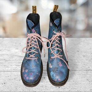 Global Win Floral Vegan Boots Size 7